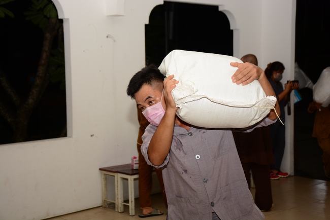 Chùa Hoằng Pháp: Tiếp tục hỗ trợ người dân khó khăn trong đại dịch Covid (đợt 8)